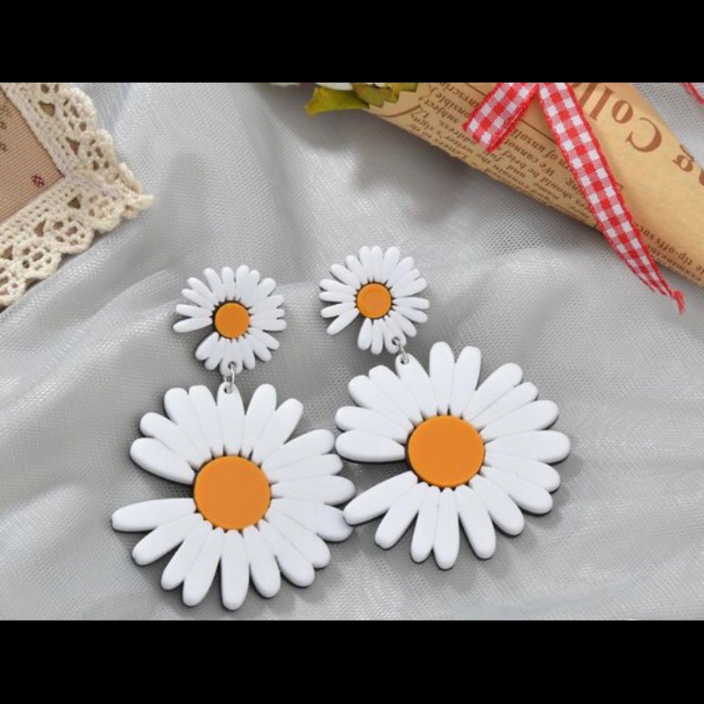 Beautiful daisy earrings!